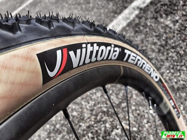 Copertone Vittoria Terreno 29x2.25 TLR Graphene 2.0-TB Bike Shop 3